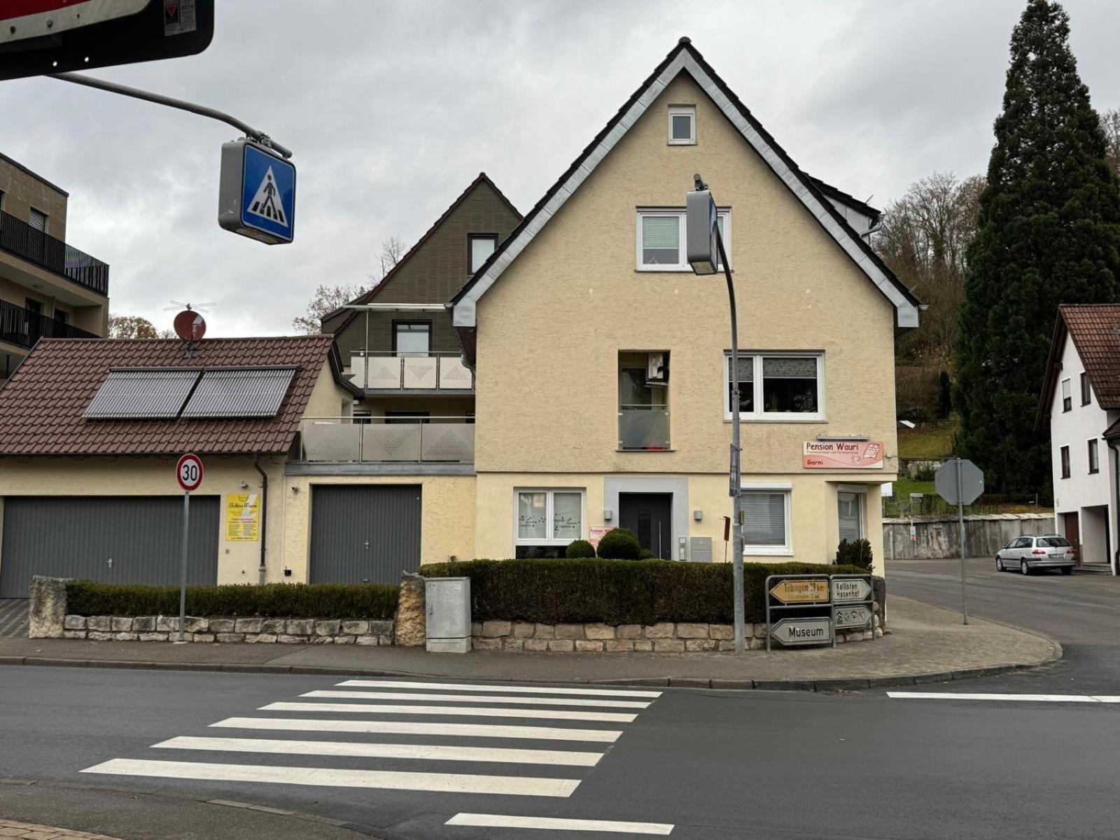Pension Wauri , Ferienwohnung ' SCHWÄBISCHE ALB ' , Mansarden - Wohnung Waldenbuch Exterior foto