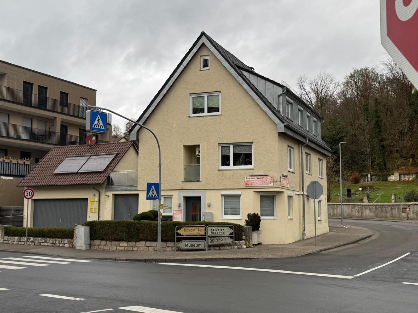 Pension Wauri , Ferienwohnung ' SCHWÄBISCHE ALB ' , Mansarden - Wohnung Waldenbuch Exterior foto